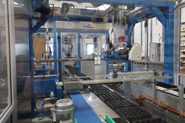 2 - Invassoiatrice ingresso vassoi