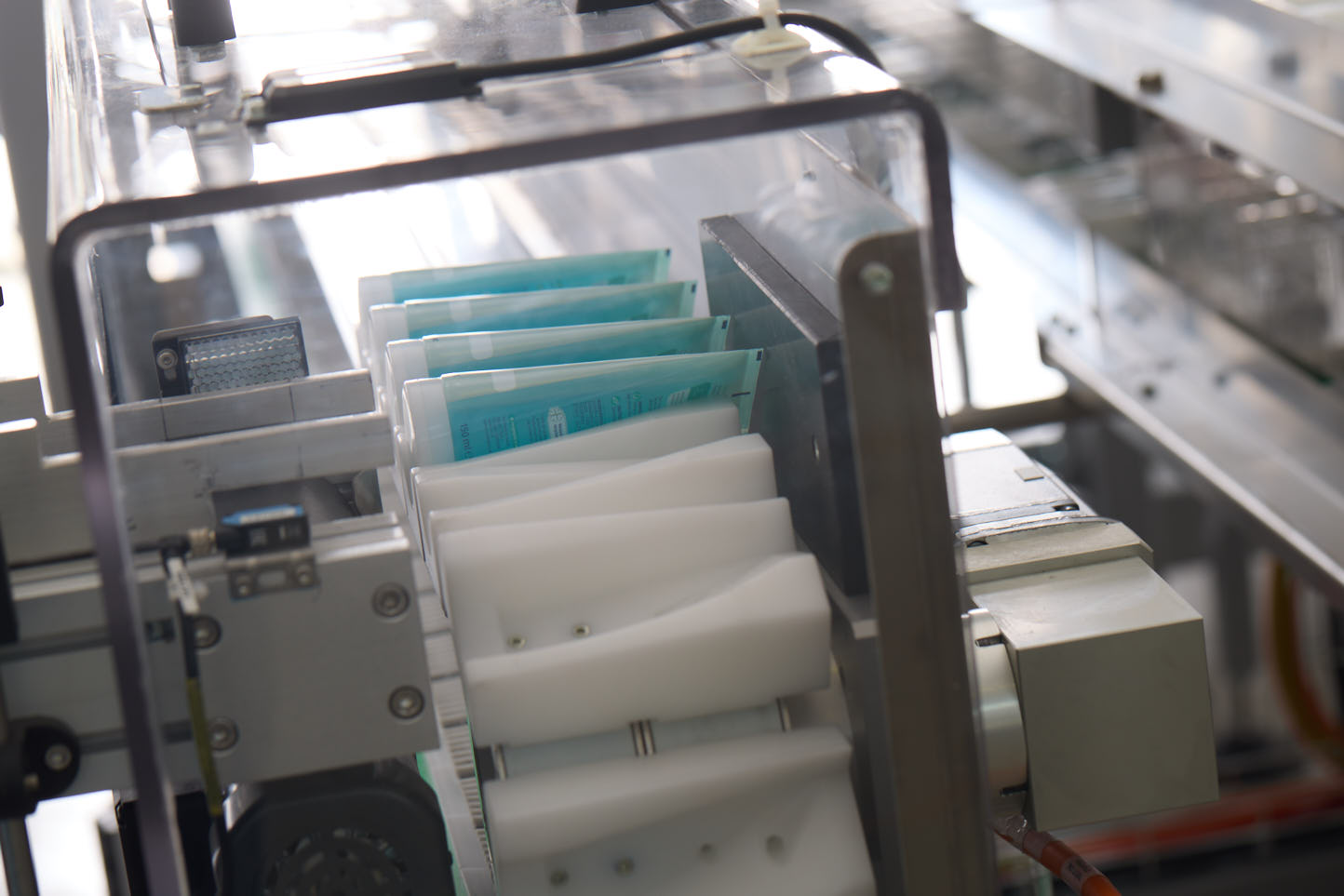 Race Tracker: il sistema a doppio nastro per la formazione file nel packaging